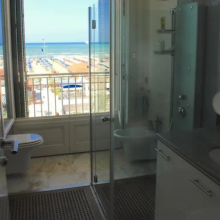 Super Attico Sul Mare Apartment Lido di Camaiore