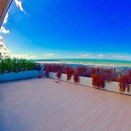 Super Attico Sul Mare Apartment